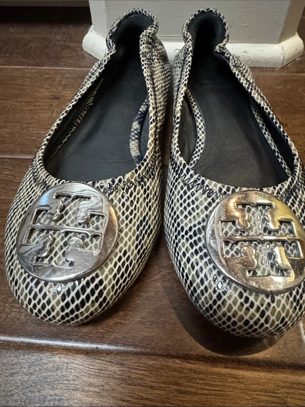 Tory Burch Snake-Print Logo Balleti Reva Flats in Black & Cream